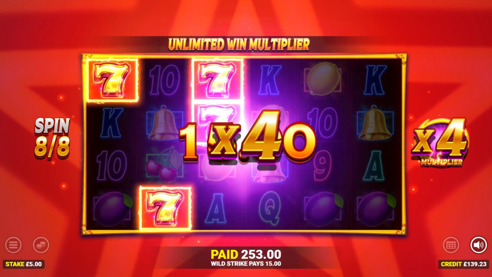 Gold Strike slot Dual Select Bonus screen showing the choice between Wild Strike and Cash Strike